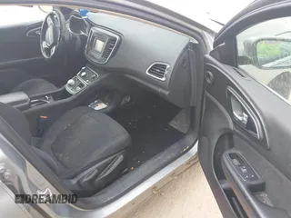 2015 Chrysler 200 Limited with VIN 1C3CCCAB6FN724992, listed as a IAAI auction lot 42051813 with 280,060 mi miles. Bid and sale history available at carsss.com. Image 5.