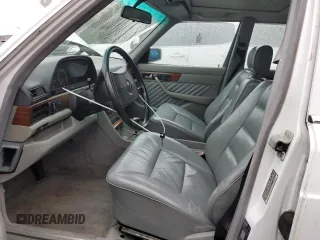 1990 Mercedes-Benz 300 with VIN WDBCA25D9LA550909, listed as a Copart auction lot 82717124 with 221,701 mi miles and Salvage Title. Bid and sale history available at DreamBid. Image 7.