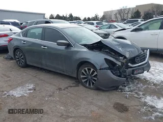 2017 Nissan Altima SV z VIN 1N4AL3AP9HC117052, wystawiony jako IAAI lot #41615359 z przebiegiem 120 000 mil mil oraz . Historia ofert i sprzedaży dostępna na DreamBid. Obrazek 1.