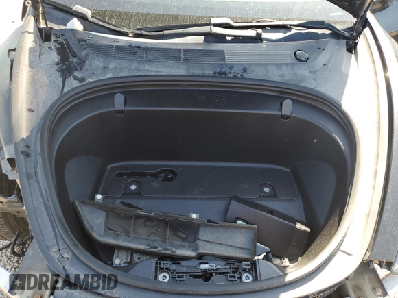 2019 Tesla Model 3 Mid Range z VIN 5YJ3E1EA7KF484369, wystawiony jako Copart lot #51605785 z przebiegiem 101 452 mil mil oraz Nie do naprawy • Non repairable. Historia ofert i sprzedaży dostępna na DreamBid. Obrazek 13.
