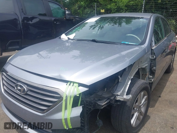2015 Hyundai Sonata SE z VIN 5NPE24AF2FH124728, wystawiony jako IAAI lot #42453276 z przebiegiem 244 883 mil mil oraz . Historia ofert i sprzedaży dostępna na DreamBid. Obrazek 2.