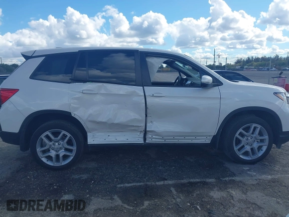 2025 Honda Passport EX-L z VIN 5FNYF8H52SB001266, wystawiony jako IAAI lot #41655256 z przebiegiem 5 622 mil mil oraz . Historia ofert i sprzedaży dostępna na DreamBid. Obrazek 13.