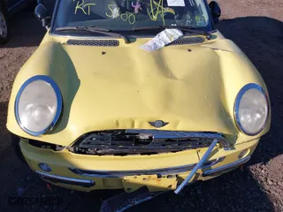 2003 MINI Cooper Hardtop with VIN WMWRC33423TC45741, listed as a IAAI auction lot 41013720 with 999,999 mi miles. Bid and sale history available at carsss.com. Image 10.