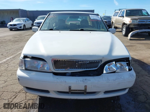 1999 Volvo S70 z VIN YV1LS55A8X1580392, wystawiony jako IAAI lot #41623528 z przebiegiem 77 806 mil mil oraz . Historia ofert i sprzedaży dostępna na DreamBid. Obrazek 12.