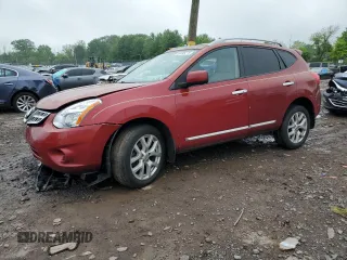 2013 Nissan Rogue SL z VIN JN8AS5MV1DW100911, wystawiony jako Copart lot #56849215 z przebiegiem 154 316 mil mil oraz Szkoda całkowita • Salvage title. Historia ofert i sprzedaży dostępna na DreamBid. Obrazek 1.
