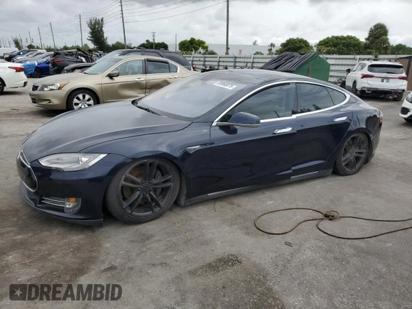 2014 Tesla Model S 60 with VIN 5YJSA1H16EFP51363, listed as a Copart auction lot 59960075 with 106,338 mi miles and Clean title. Bid and sale history available at DreamBid. Image 1.