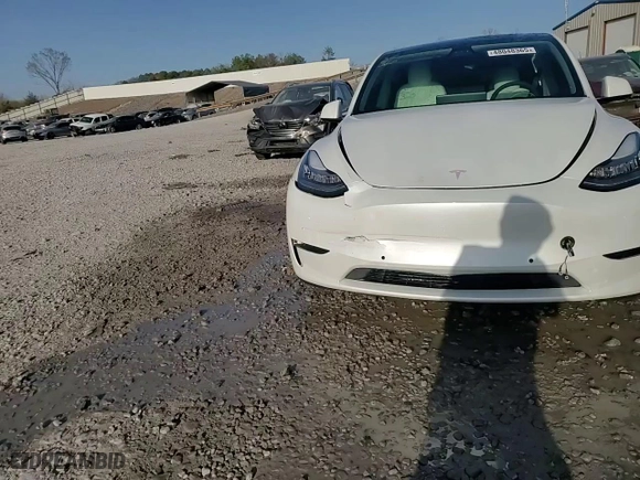 2021 Tesla Model Y Long Range with VIN 5YJYGAEE2MF301840, listed as a Copart auction lot 48048365 with 39,484 mi miles and Salvage Title. Bid and sale history available at carsss.com. Image 13.