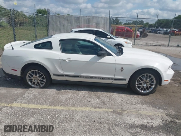 2012 Ford Mustang Premium z VIN 1ZVBP8AMXC5271916, wystawiony jako IAAI lot #42187185 z przebiegiem 103 379 mil mil oraz . Historia ofert i sprzedaży dostępna na DreamBid. Obrazek 13.