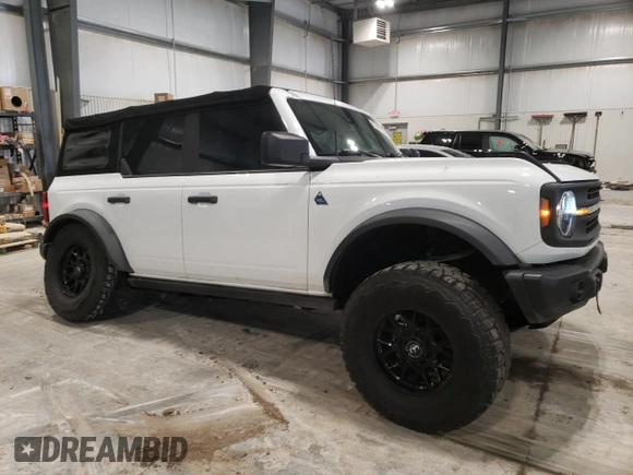 2022 Ford Bronco with VIN 1FMEE5BP6NLA75110, listed as a Copart auction lot 85467124 with 20,590 mi miles and Salvage Title. Bid and sale history available at DreamBid. Image 4.