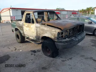 1992 Ford Bronco XL with VIN 1FMEU15N1NLA67132, listed as a IAAI auction lot 41451821 with 1 mi miles. Bid and sale history available at carsss.com. Image 1.