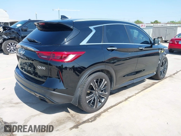 2021 Infiniti QX50 Luxe z VIN 3PCAJ5BA4MF105359, wystawiony jako IAAI lot #41772029 z przebiegiem 66 497 mil mil oraz . Historia ofert i sprzedaży dostępna na DreamBid. Obrazek 4.