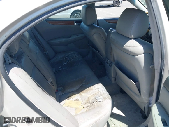 2005 Lexus ES 350 with VIN JTHBA30G555056111, listed as a IAAI auction lot 42662602 with 396,579 mi miles and . Bid and sale history available at DreamBid. Image 8.