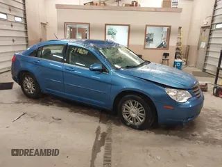 2008 Chrysler Sebring Touring z VIN 1C3LC56R98N218500, wystawiony jako IAAI lot #42079882 z przebiegiem 172 101 mil mil oraz . Historia ofert i sprzedaży dostępna na DreamBid. Obrazek 1.