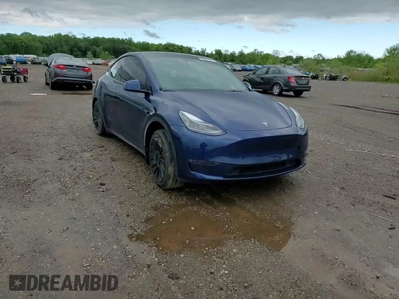 2024 Tesla Model Y Long Range z VIN 7SAYGDEE0RA286070, wystawiony jako Copart lot #58200425 z przebiegiem 16 881 mil mil oraz Szkoda całkowita • Salvage title. Historia ofert i sprzedaży dostępna na DreamBid. Obrazek 14.
