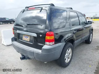 2007 Ford Escape XLT with VIN 1FMYU03127KA07084, listed as a IAAI auction lot 41931906 with 129,897 mi miles. Bid and sale history available at carsss.com. Image 4.