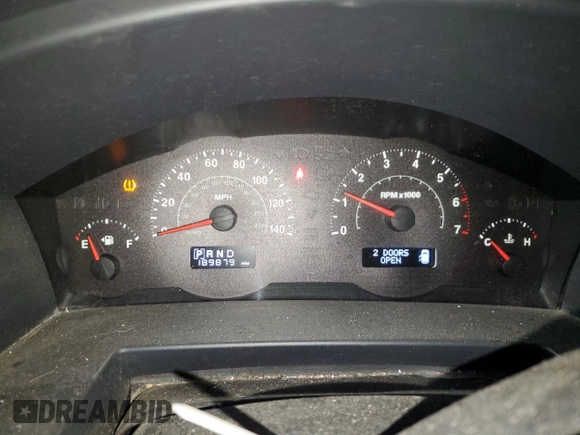 2010 Jeep Commander Sport z VIN 1J4RG4GK5AC153002, wystawiony jako Copart lot #43247725 z przebiegiem 189 879 mil mil oraz Czysty tytuł • Clean title. Historia ofert i sprzedaży dostępna na DreamBid. Obrazek 9.