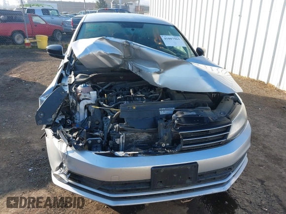 2015 Volkswagen Jetta SE z VIN 3VWD17AJ6FM257858, wystawiony jako IAAI lot #41007963 z przebiegiem 165 064 mil mil oraz . Historia ofert i sprzedaży dostępna na DreamBid. Obrazek 12.
