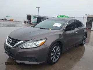 2017 Nissan Altima S z VIN 1N4AL3AP1HC189184, wystawiony jako IAAI lot #42073216 z przebiegiem 136 633 mil mil oraz . Historia ofert i sprzedaży dostępna na DreamBid. Obrazek 17.
