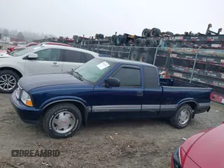 2000 GMC Sonoma SLS with VIN 1GTCS19W9Y8237166, listed as a IAAI auction lot 41513561 with 177,448 mi miles. Bid and sale history available at carsss.com. Image 15.