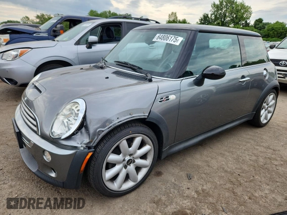 2006 MINI Hardtop S z VIN WMWRE33526TN28483, wystawiony jako Copart lot #64806175 z przebiegiem 76 419 mil mil oraz Szkoda całkowita • Salvage title. Historia ofert i sprzedaży dostępna na DreamBid. Obrazek 1.
