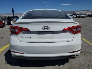 2015 Hyundai Sonata SE z VIN 5NPE24AF9FH250181, wystawiony jako Copart lot #51428235 z przebiegiem 120 251 mil mil oraz Szkoda całkowita • Salvage title. Historia ofert i sprzedaży dostępna na DreamBid. Obrazek 6.