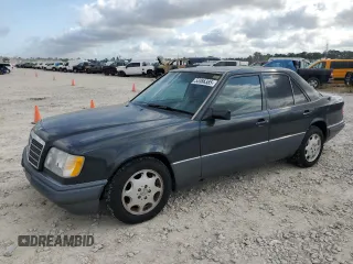 1995 Mercedes-Benz E Class with VIN WDBEA32E8SC155148, listed as a Copart auction lot 53386385 with 114,773 mi miles and Salvage Title. Bid and sale history available at carsss.com. Image 1.
