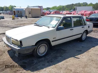 1991 Volvo 740 z VIN YV1FA8842M2506866, wystawiony jako IAAI lot #42076046 z przebiegiem 126 781 mil mil oraz . Historia ofert i sprzedaży dostępna na DreamBid. Obrazek 17.