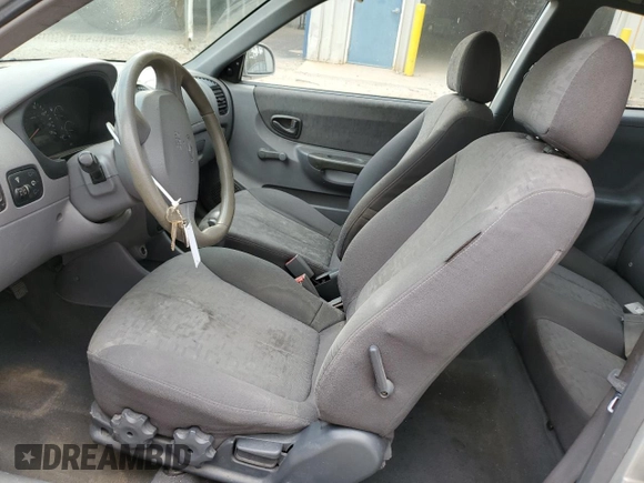 2003 Hyundai Accent GL z VIN KMHCG35CX3U270374, wystawiony jako Copart lot #47240325 z przebiegiem 122 739 mil mil oraz Szkoda całkowita • Salvage title. Historia ofert i sprzedaży dostępna na DreamBid. Obrazek 7.
