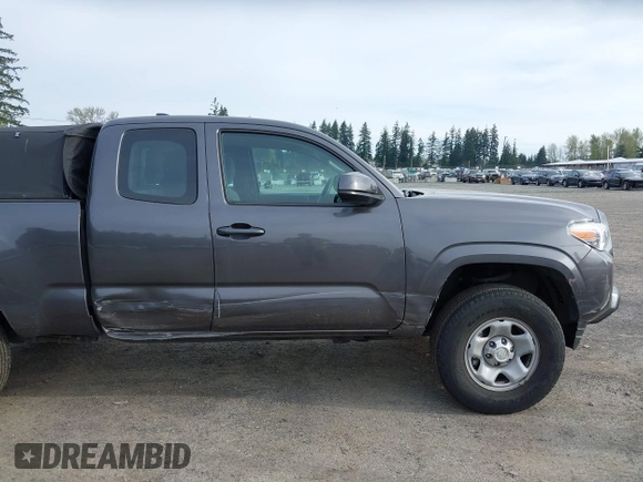 2018 Toyota Tacoma SR z VIN 5TFSX5EN0JX062612, wystawiony jako IAAI lot #41993211 z przebiegiem 92 586 mil mil oraz . Historia ofert i sprzedaży dostępna na DreamBid. Obrazek 6.