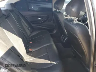 2016 BMW 3 Series 320i xDrive z VIN WBA8E5G51GNU20198, wystawiony jako Copart lot #74358924 z przebiegiem Nie podano mil oraz Nie do naprawy • Non repairable. Historia ofert i sprzedaży dostępna na DreamBid. Obrazek 10.