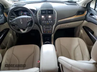 2017 Lincoln MKC Select z VIN 5LMCJ2D93HUL34678, wystawiony jako Copart lot #55308415 z przebiegiem 60 242 mil mil oraz Szkoda całkowita • Salvage title. Historia ofert i sprzedaży dostępna na DreamBid. Obrazek 8.