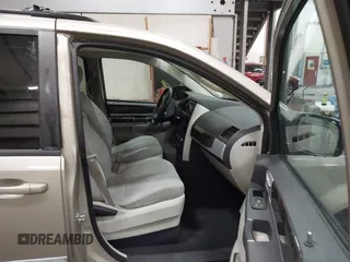 2009 Dodge Grand Caravan SXT z VIN 2D8HN541X9R652097, wystawiony jako IAAI lot #42370946 z przebiegiem 189 911 mil mil oraz . Historia ofert i sprzedaży dostępna na DreamBid. Obrazek 5.
