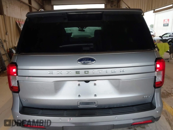 2024 Ford Expedition Max XLT with VIN 1FMJK1J88REA58426, listed as a IAAI auction lot 42381012 with 4,989 mi miles and . Bid and sale history available at DreamBid. Image 16.