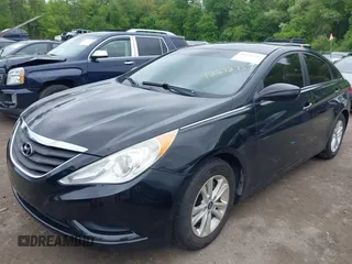 2013 Hyundai Sonata GLS z VIN 5NPEB4AC4DH635750, wystawiony jako IAAI lot #42272757 z przebiegiem 209 281 mil mil oraz . Historia ofert i sprzedaży dostępna na DreamBid. Obrazek 2.
