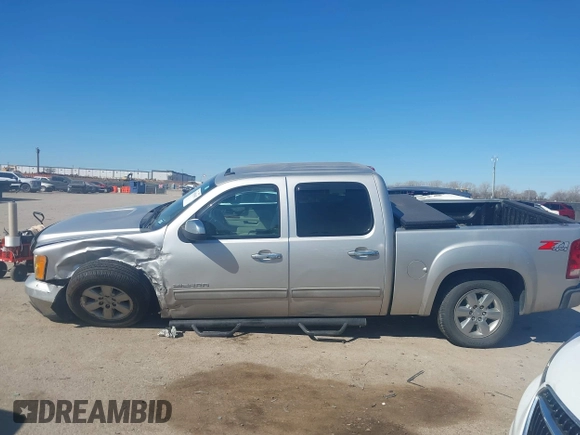 2010 GMC Sierra 1500 SLT z VIN 3GTRKWE30AG232120, wystawiony jako IAAI lot #41681642 z przebiegiem 156 058 mil mil oraz . Historia ofert i sprzedaży dostępna na DreamBid. Obrazek 15.