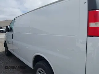 2013 Chevrolet Express Cargo z VIN 1GCSGAFX7D1179068, wystawiony jako IAAI lot #42416117 z przebiegiem 203 041 mil mil oraz . Historia ofert i sprzedaży dostępna na DreamBid. Obrazek 14.
