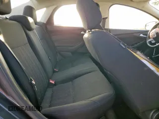 2018 Ford Focus SE z VIN 1FADP3F2XJL256272, wystawiony jako Copart lot #52651675 z przebiegiem 37 897 mil mil oraz Szkody całkowita. Historia ofert i sprzedaży dostępna na DreamBid. Obrazek 10.
