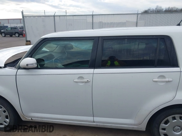 2015 Scion xB with VIN JTLZE4FEXFJ073127, listed as a IAAI auction lot 41649925 with 1 mi miles. Bid and sale history available at carsss.com. Image 13.
