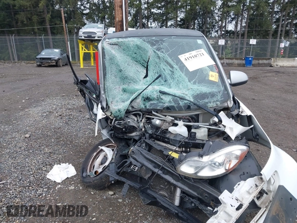 2012 Smart fortwo Pure z VIN WMEEJ3BA3CK573365, wystawiony jako IAAI lot #41910721 z przebiegiem Nie podano mil oraz . Historia ofert i sprzedaży dostępna na DreamBid. Obrazek 6.