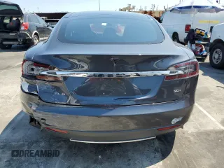 2016 Tesla Model S 90D z VIN 5YJSA1E22GF136325, wystawiony jako Copart lot #65238105 z przebiegiem 182 196 mil mil oraz Szkoda całkowita • Salvage title. Historia ofert i sprzedaży dostępna na DreamBid. Obrazek 6.