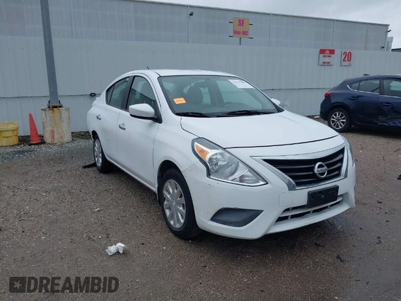 2015 Nissan Versa SV with VIN 3N1CN7AP3FL950323, listed as a IAAI auction lot 41522402 with 23,579 mi miles. Bid and sale history available at carsss.com. Image 1.