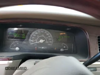 2005 Lincoln Town Car Signature Limited z VIN 1LNHM82W55Y647621, wystawiony jako Copart lot #58532875 z przebiegiem 77 336 mil mil oraz Szkoda całkowita • Salvage title. Historia ofert i sprzedaży dostępna na DreamBid. Obrazek 9.