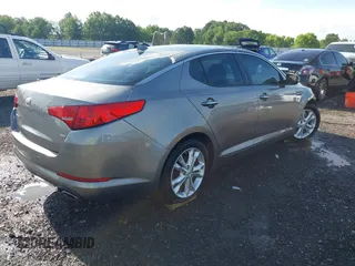 2013 Kia Optima LX z VIN 5XXGM4A70DG098022, wystawiony jako IAAI lot #42367410 z przebiegiem 131 620 mil mil oraz . Historia ofert i sprzedaży dostępna na DreamBid. Obrazek 4.