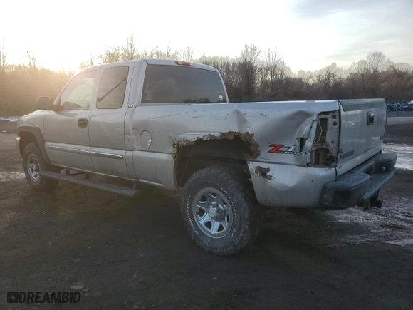 2006 GMC Sierra 1500 SLE1 with VIN 1GTEK19B96Z195143, listed as a Copart auction lot 86894804 with 204,802 mi miles and Salvage Title. Bid and sale history available at carsss.com. Image 2.