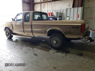 1992 Ford F-250 with VIN 1FTHX26MXNKA05058, listed as a Copart auction lot 46181044 with 200,145 mi miles and Salvage Title. Bid and sale history available at carsss.com. Image 2.