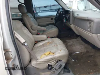 2001 Chevrolet Suburban LS with VIN 1GNFK16TX1J171899, listed as a IAAI auction lot 41394260 with 263,120 mi miles. Bid and sale history available at carsss.com. Image 5.