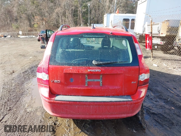 2005 Volvo V50 with VIN YV1MW390652058916, listed as a IAAI auction lot 41444072 with 154,576 mi miles. Bid and sale history available at carsss.com. Image 16.