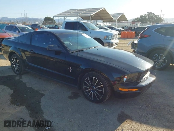 2008 Ford Mustang Deluxe with VIN 1ZVHT80NX85114958, listed as a IAAI auction lot 41806240 with 164,980 mi miles. Bid and sale history available at carsss.com. Image 1.