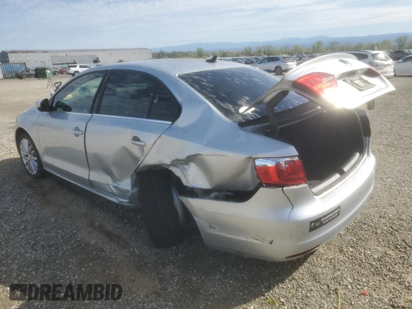 2014 Volkswagen Jetta SEL с VIN 3VWL17AJ4EM426947, выставлен на аукционе Copart как лот 49431185 с пробегом 104 254 миль миль и Списание • Salvage title. История ставок и продаж доступна на DreamBid. Изображение 2.
