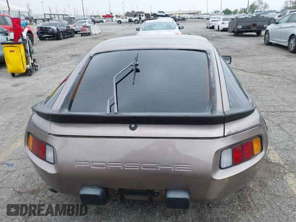 1983 Porsche 928 z VIN WP0JB0928DS860094, wystawiony jako IAAI lot #42106022 z przebiegiem 121 873 mil mil oraz . Historia ofert i sprzedaży dostępna na DreamBid. Obrazek 17.